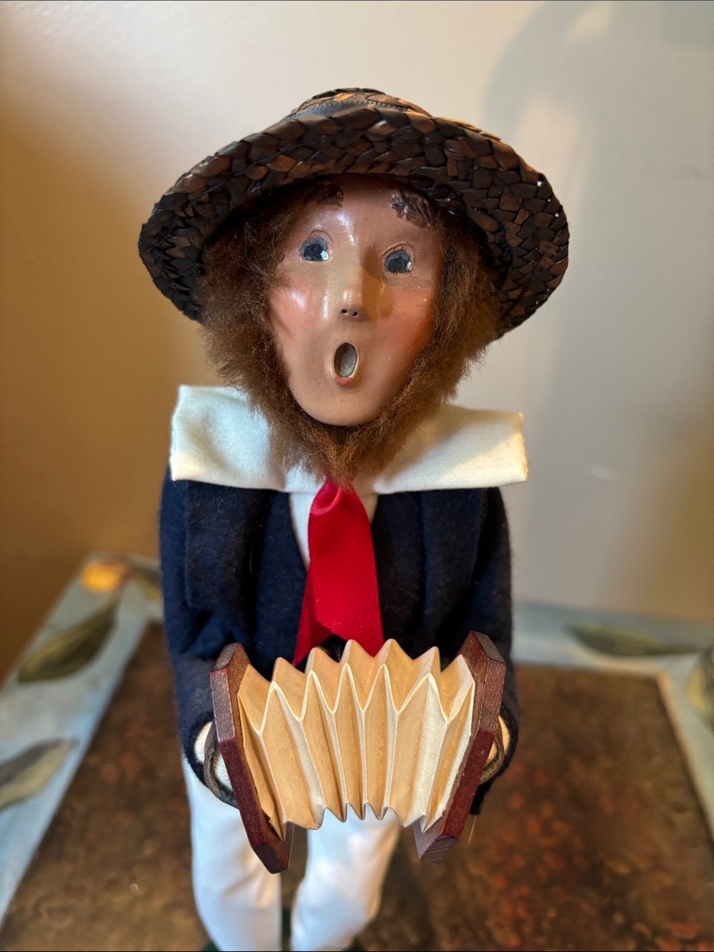 The Carolers ~ Byers Choice ~ Man with Accordion ~ - Picture 2 of 5